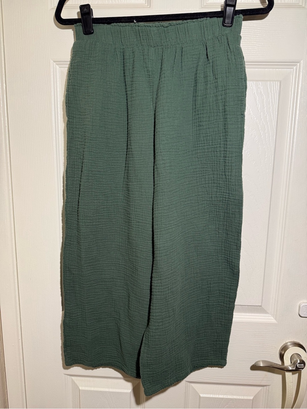 Jessica Simpson Cropped Wide-Leg Pull-On Pants in Green - Picture 2 of 5